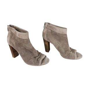 Vince Camuto Cosima Peep Toe Booties‎ sz 8 Women Taupe Leather Perforated 3.5"